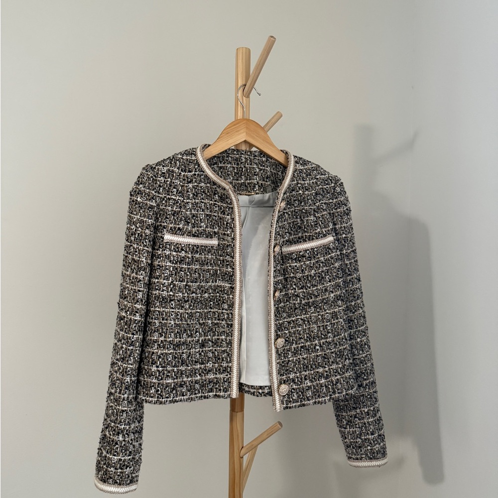 Elie Tahari Navy & Cream Tweed Cropped Blazer